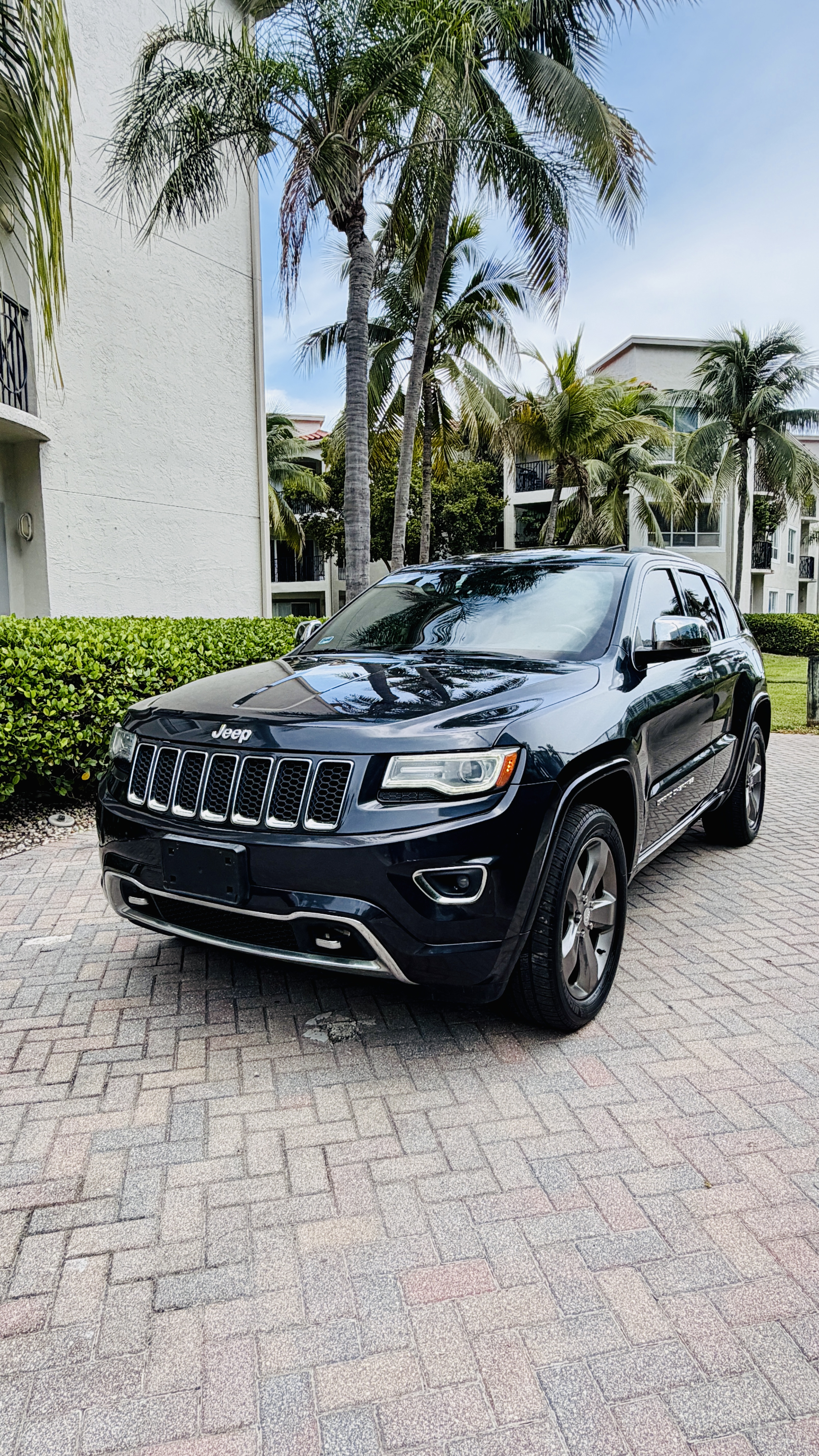 Used 2014 Jeep Grand Cherokee Overland AWD/4WD image 1