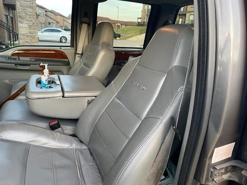 Used 2003 Ford F250 Lariat image 4