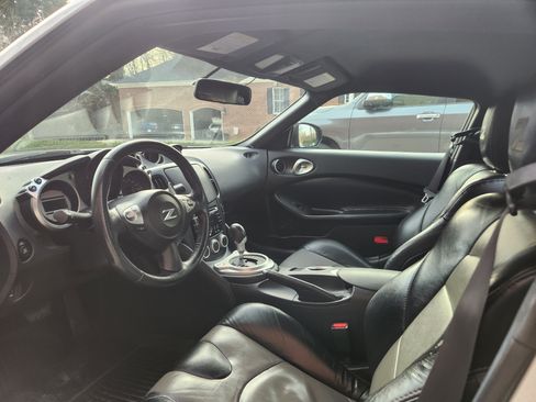 Used 2009 Nissan 370Z Touring w/ Sport Pkg image 10