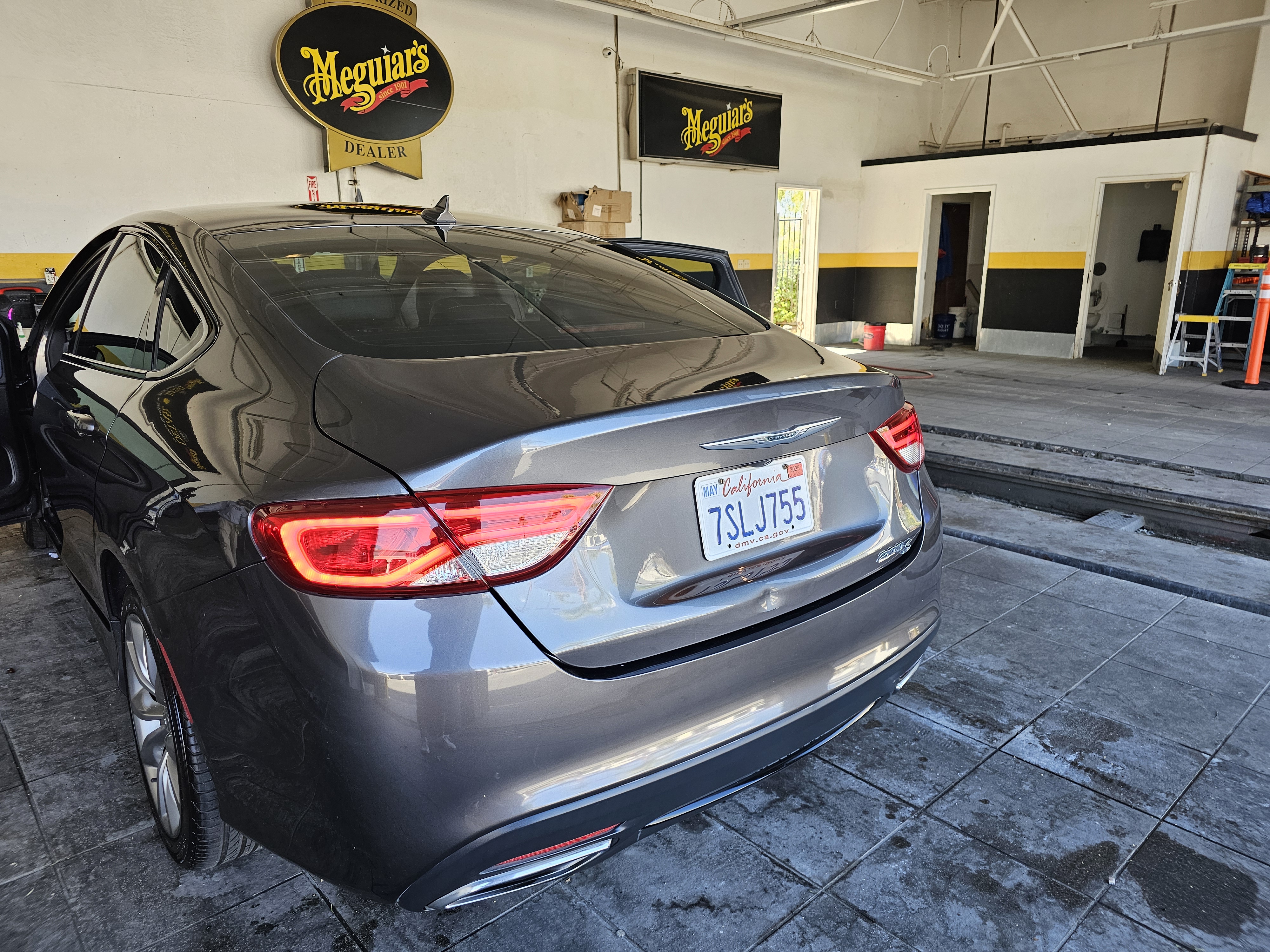 Used 2016 Chrysler 200 S FWD image 9