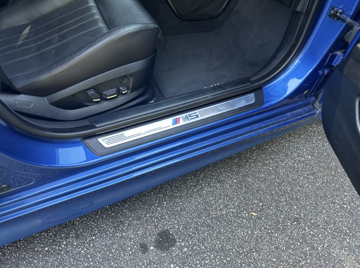 Used 2013 BMW M5 RWD image 25