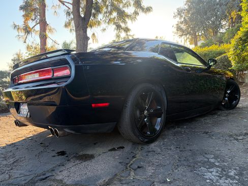 Used 2012 Dodge Challenger R/T image 4