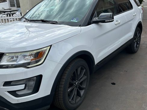 Used 2017 Ford Explorer XLT w/ Equipment Group 202A image 2