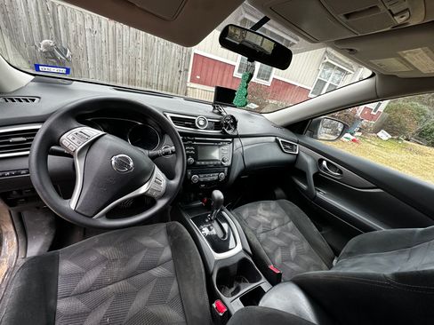Used 2016 Nissan Rogue SV w/ SV Moonroof Package image 10