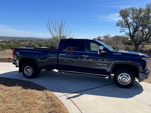 Used 2022 Chevrolet Silverado 3500 High Country w/ Technology Package image 9