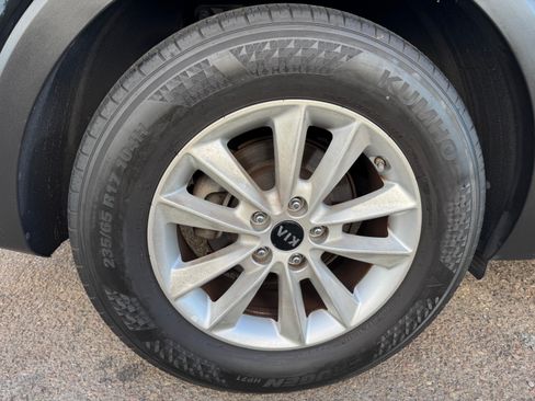 Used 2019 Kia Sorento L FWD image 27