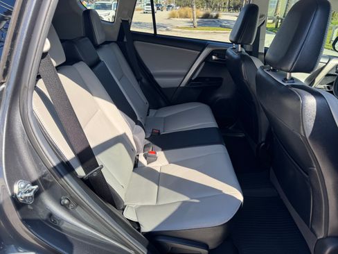 Used 2018 Toyota RAV4 Limited image 9