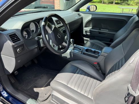 Used 2013 Dodge Challenger SXT RWD image 5