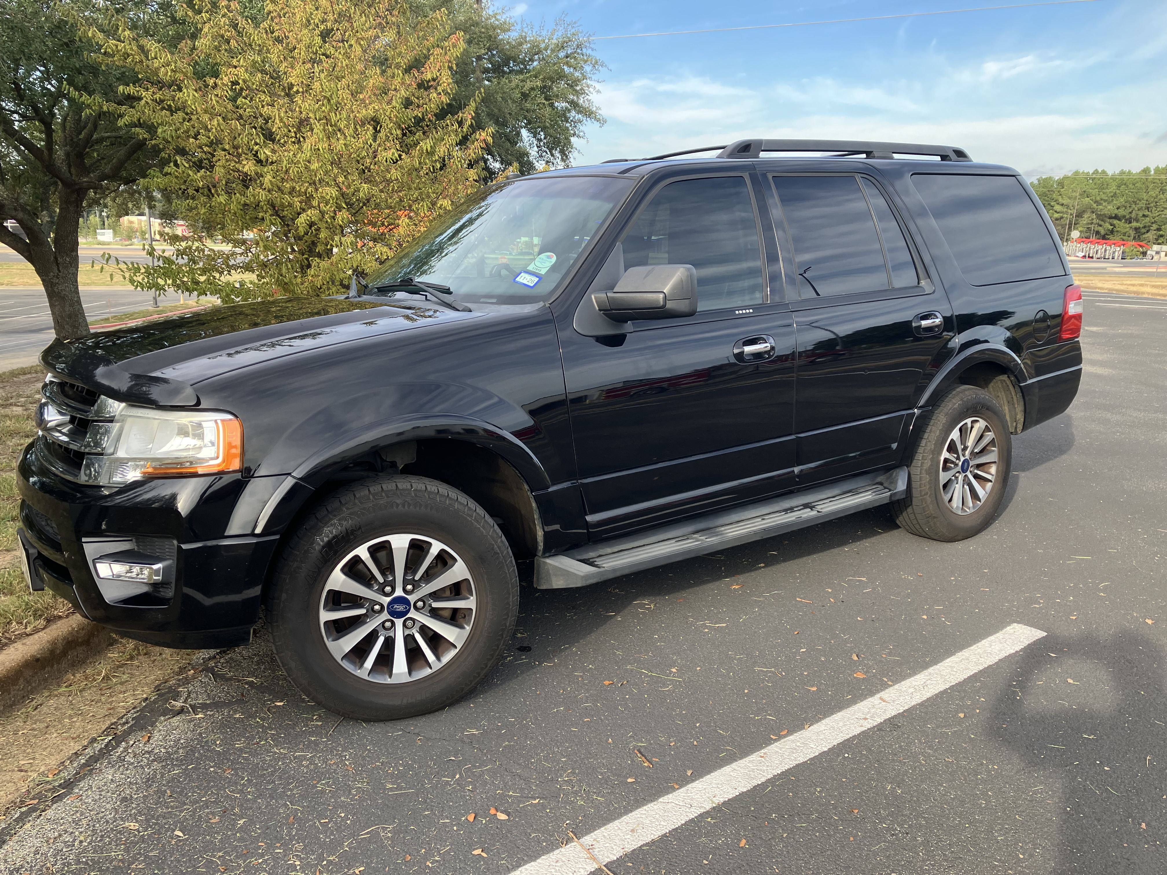 Used 2017 Ford Expedition XLT RWD image 1