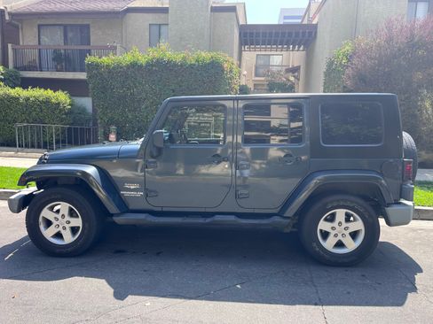 Used 2007 Jeep Wrangler Unlimited Sahara RWD image 5
