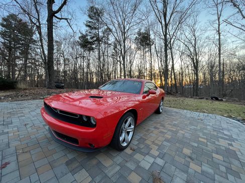 Used 2018 Dodge Challenger R/T image 6