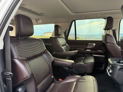 Used 2025 Ford Expedition Max Platinum w/ Platinum Ultimate Package AWD/4WD image 12