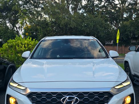 Used 2019 Hyundai Santa Fe SE image 1
