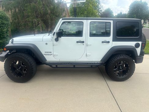 Used 2016 Jeep Wrangler Unlimited Sport AWD/4WD image 4