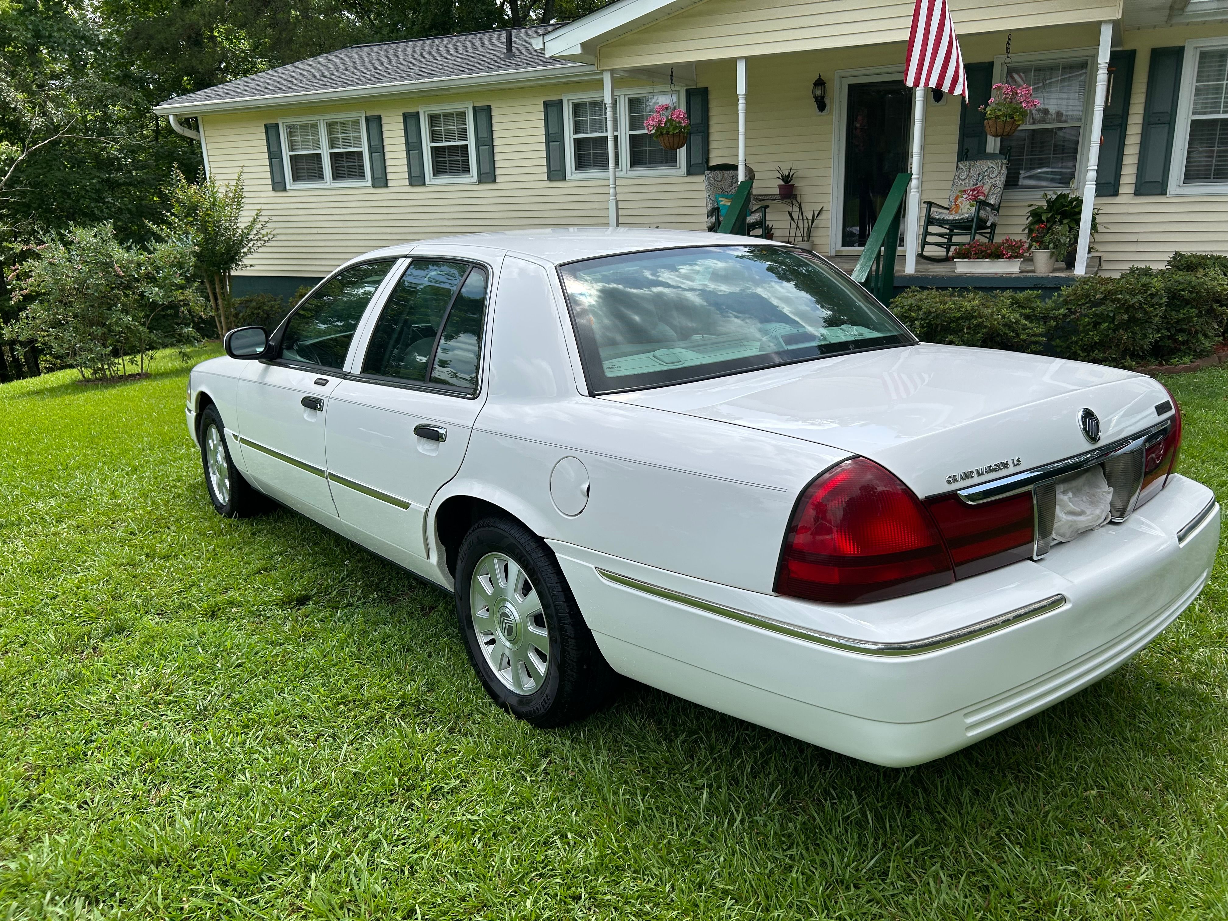 Used 2004 Mercury Grand Marquis LS RWD image 11