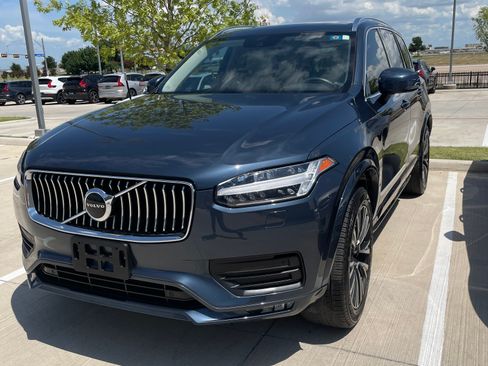 Used 2022 Volvo XC90 T5 Momentum w/ Climate Package image 1