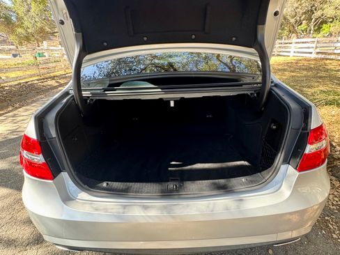 Used 2011 Mercedes-Benz E 550 Sedan image 29
