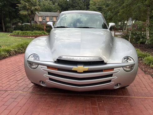 Used 2005 Chevrolet SSR w/ Preferred Equipment Group RWD image 11