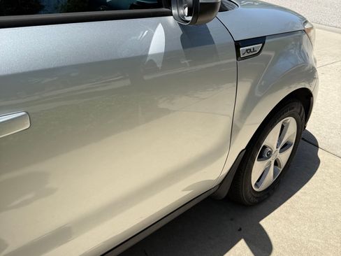 Used 2015 Kia Soul FWD image 13