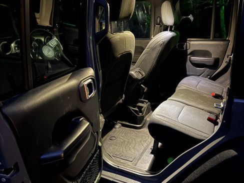 Used 2021 Jeep Wrangler Unlimited Sport image 4