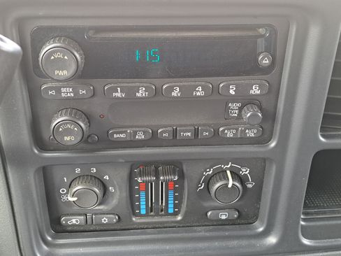 Used 2005 Chevrolet Avalanche Z71 w/ Preferred Equipment Group image 31