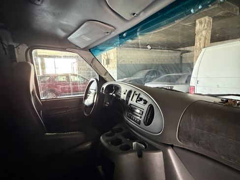 Used 2004 Ford E-150 and Econoline 150 image 12