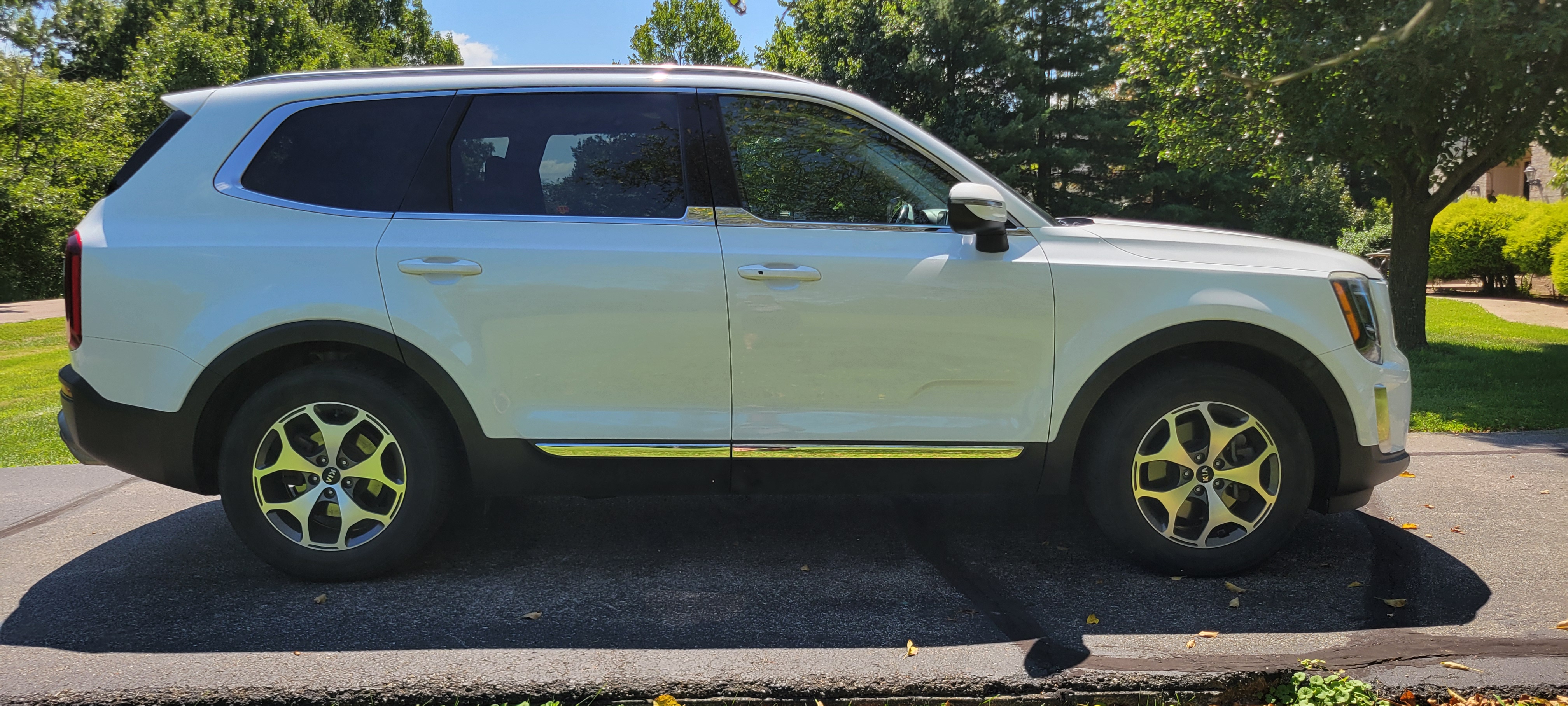 Used 2020 Kia Telluride EX w/ Towing Package FWD image 5