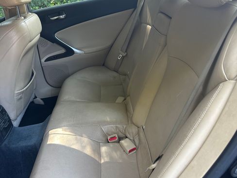 Used 2008 Lexus IS 250 w/ Preferred Accessory Pkg RWD image 11