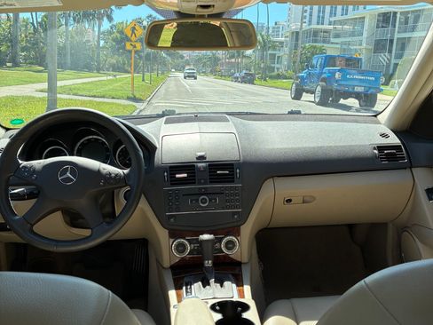 Used 2010 Mercedes-Benz C 300 Sedan image 8