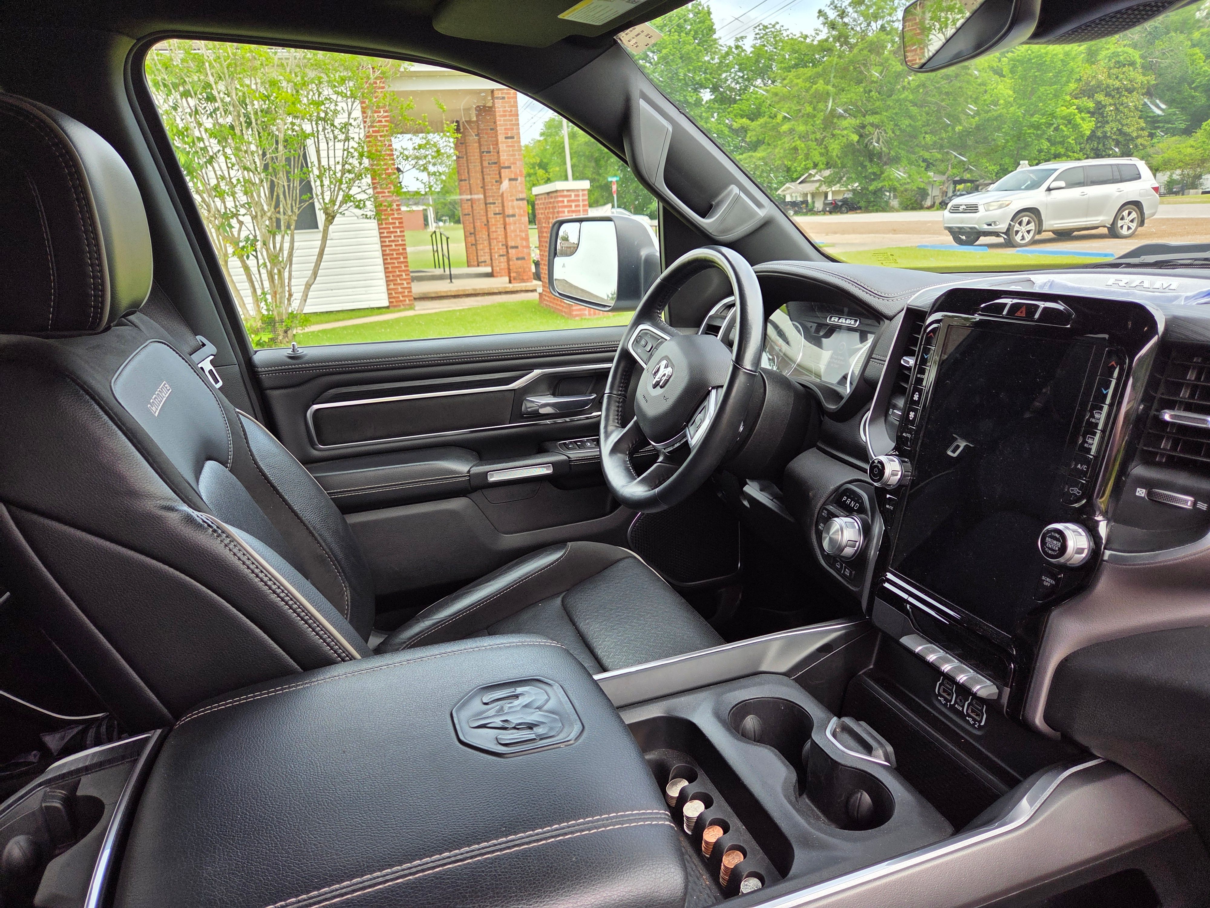 Used 2023 RAM 1500 Laramie AWD/4WD image 8