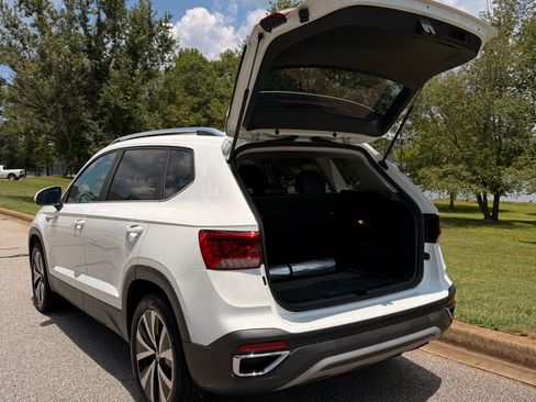 Used 2022 Volkswagen Taos SE AWD/4WD image 14