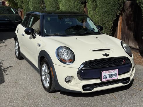 Used 2017 MINI Cooper S image 1