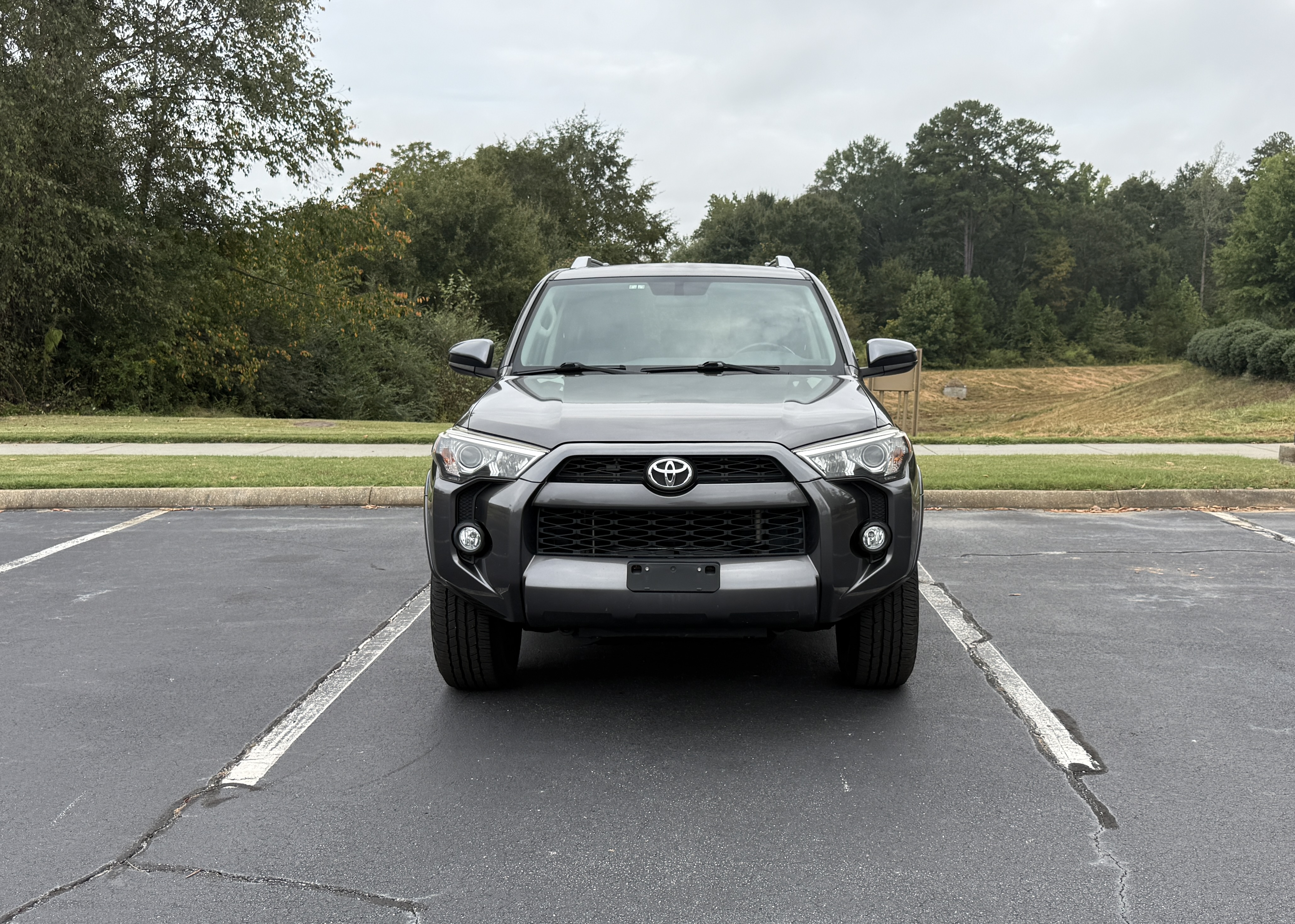 Used 2017 Toyota 4Runner SR5 AWD/4WD image 2