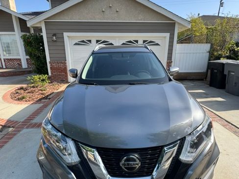 Used 2018 Nissan Rogue S w/ S Value Package FWD image 2