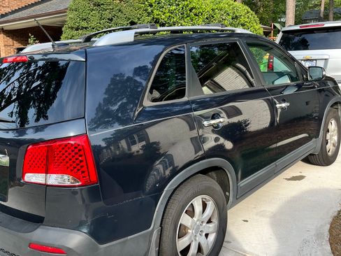 Used 2012 Kia Sorento LX w/ Convenience Pkg image 4