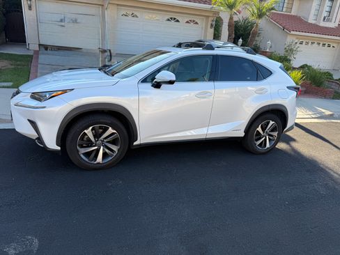 Used 2018 Lexus NX 300h AWD w/ Premium Package image 2