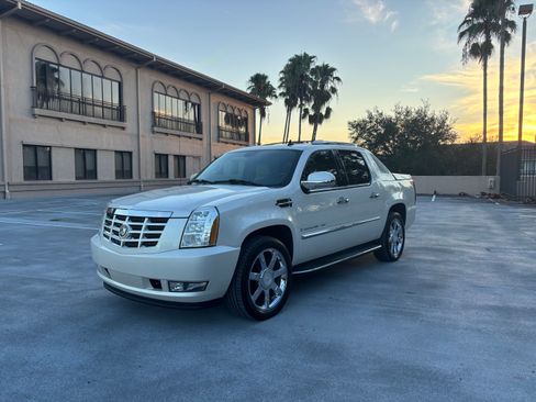 Used 2007 Cadillac Escalade EXT w/ Information Package AWD/4WD image 5
