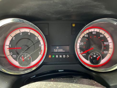 Used 2018 Dodge Grand Caravan SXT image 12