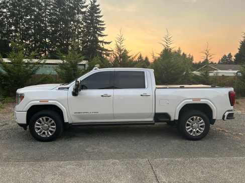 Used 2023 GMC Sierra 3500 Denali w/ Denali Ultimate Package image 2
