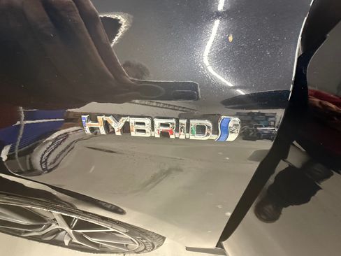 Used 2021 Toyota Camry XLE w/ Navigation Upgrade Package image 10