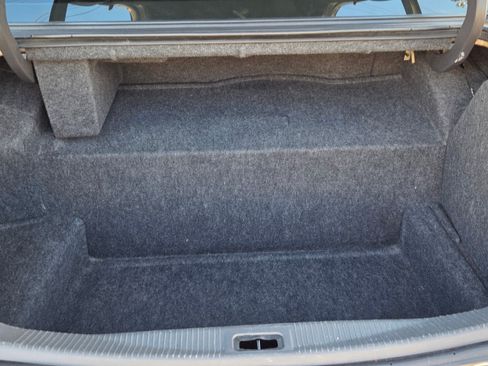 Used 2008 Lincoln Town Car Signature Limited image 17