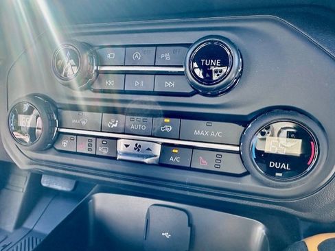 Used 2024 Ford Bronco Badlands image 22