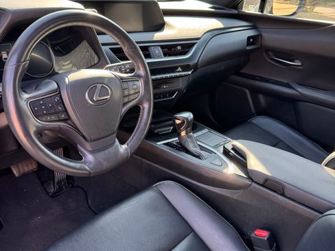 Used 2019 Lexus UX 200 F Sport image 6