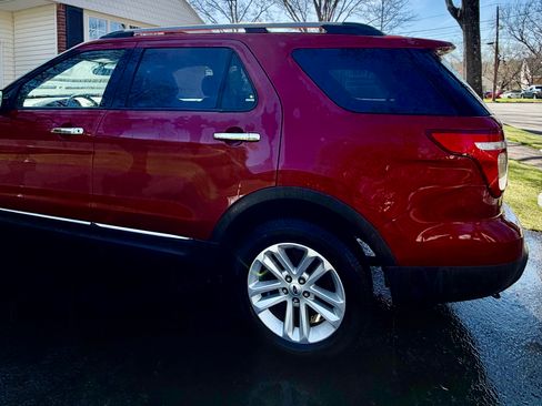 Used 2014 Ford Explorer XLT w/ Equipment Group 202A image 5