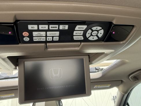 Used 2017 Honda Pilot Elite image 18