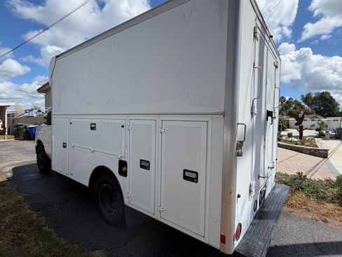 Used 2014 Ford E-350 and Econoline 350 Super Duty image 6