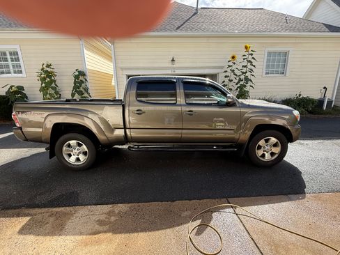 Used 2014 Toyota Tacoma 4x4 Double Cab image 1