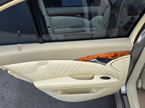 Used 2004 Mercedes-Benz E 500 E 500 Sedan 4D image 13