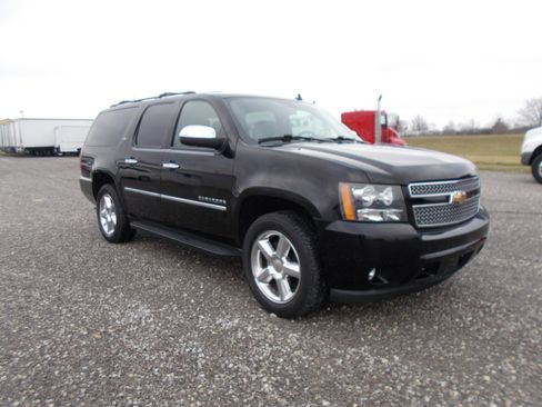 Used 2011 Chevrolet Suburban LTZ image 4