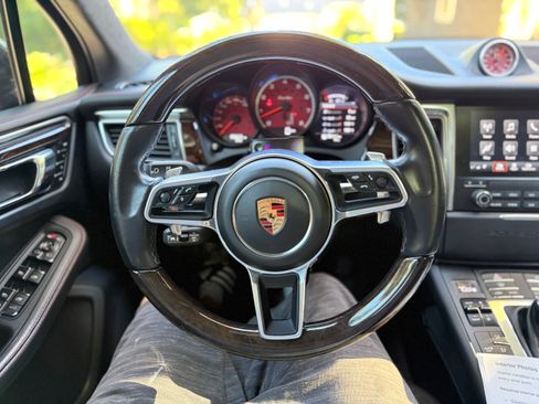Used 2017 Porsche Macan Turbo AWD/4WD image 12